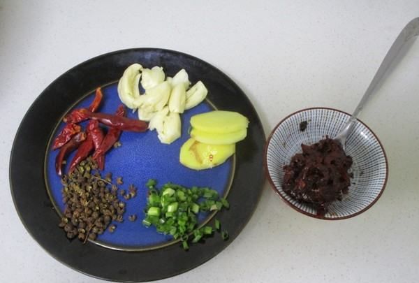 小龙虾的钳子能吃,小龙虾只吃尾巴那一截吗图7