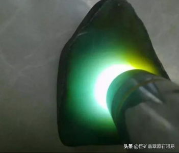 ​冰种翡翠原石怎么样鉴别（翡翠原石冰种怎么看得出来呢）