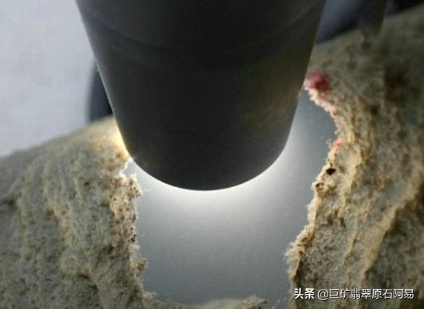 冰种翡翠原石怎么样鉴别（翡翠原石冰种怎么看得出来呢）(图3)