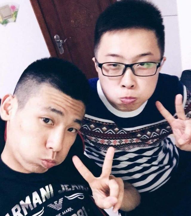 斗鱼十大红人主播（斗鱼最强神豪直播间）(2)