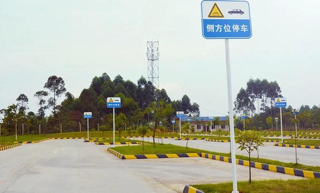 三种侧方停车的正确方法（新手害怕的侧方停车）(2)