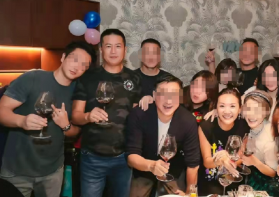 ​高曙光现任妻子是谁（高曙光带小16岁妻子聚会）
