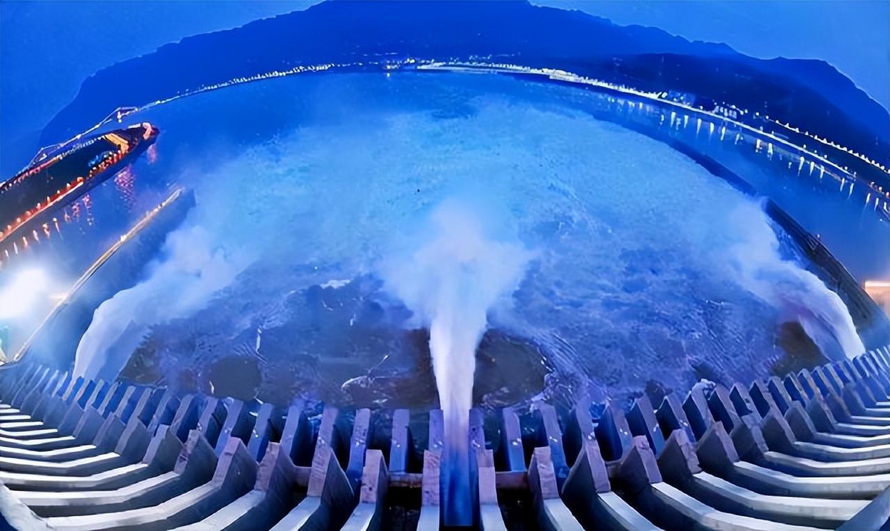 三峡大坝投资多少钱(三峡大坝什么时候建成的)
