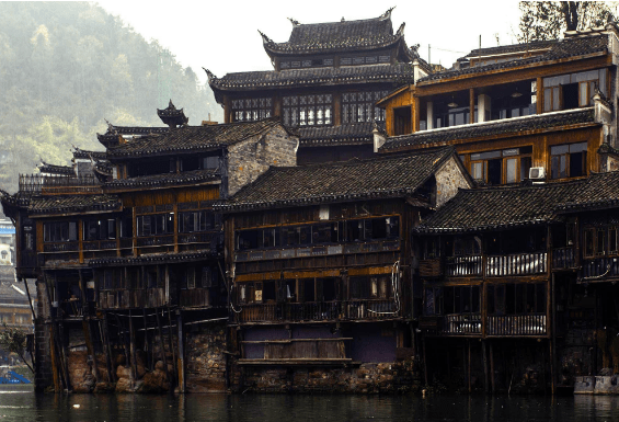 吊脚楼是哪个地方的特色建筑(吊脚楼是哪个民族的)