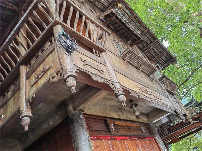 ​吊脚楼是哪个地方的特色建筑(吊脚楼是哪个民族的)