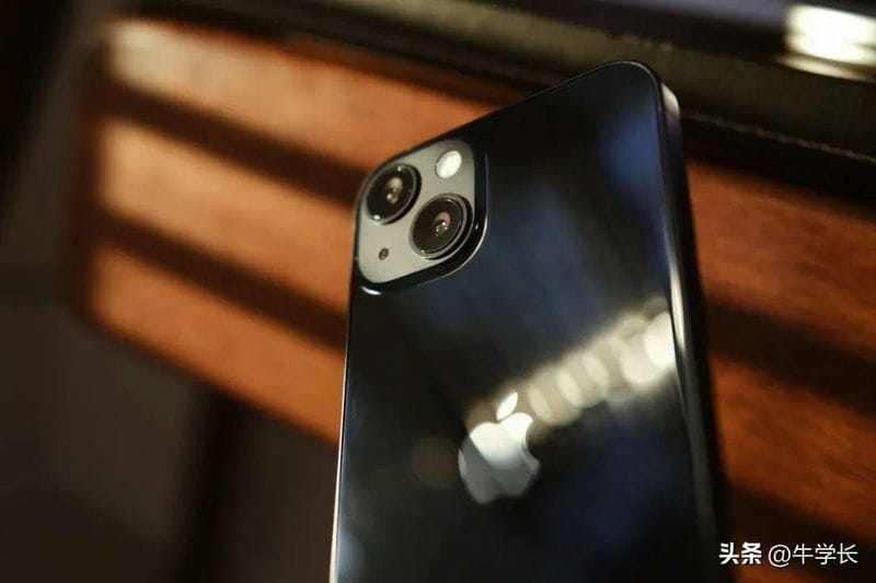 iphone13屏幕死机（苹果13死机了屏幕动不了什么原因）