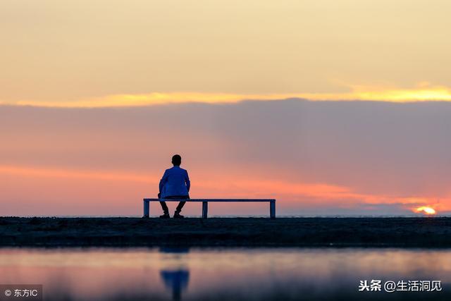 人在低谷时怎样才能走出困境(人在低谷应该如何熬过)