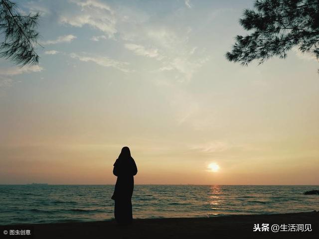人在低谷时怎样才能走出困境(人在低谷应该如何熬过)