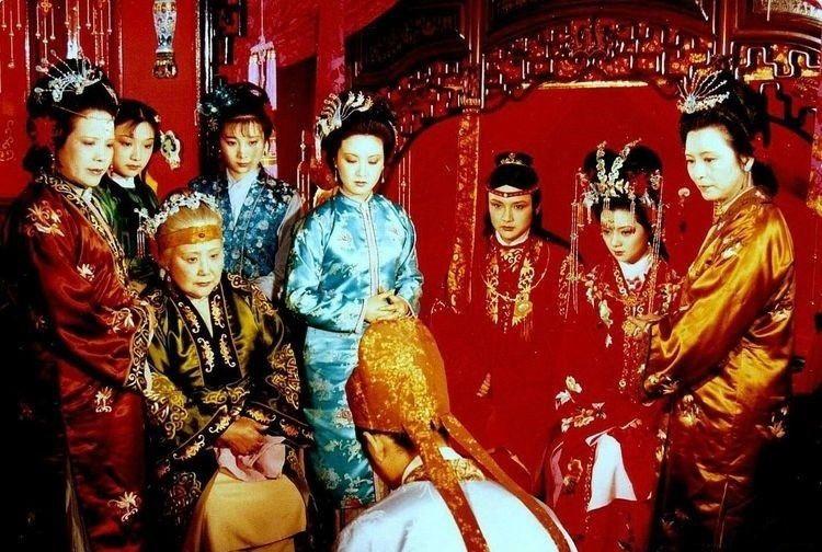 薛宝钗和贾宝玉是什么关系(贾宝玉为啥娶了薛宝钗)