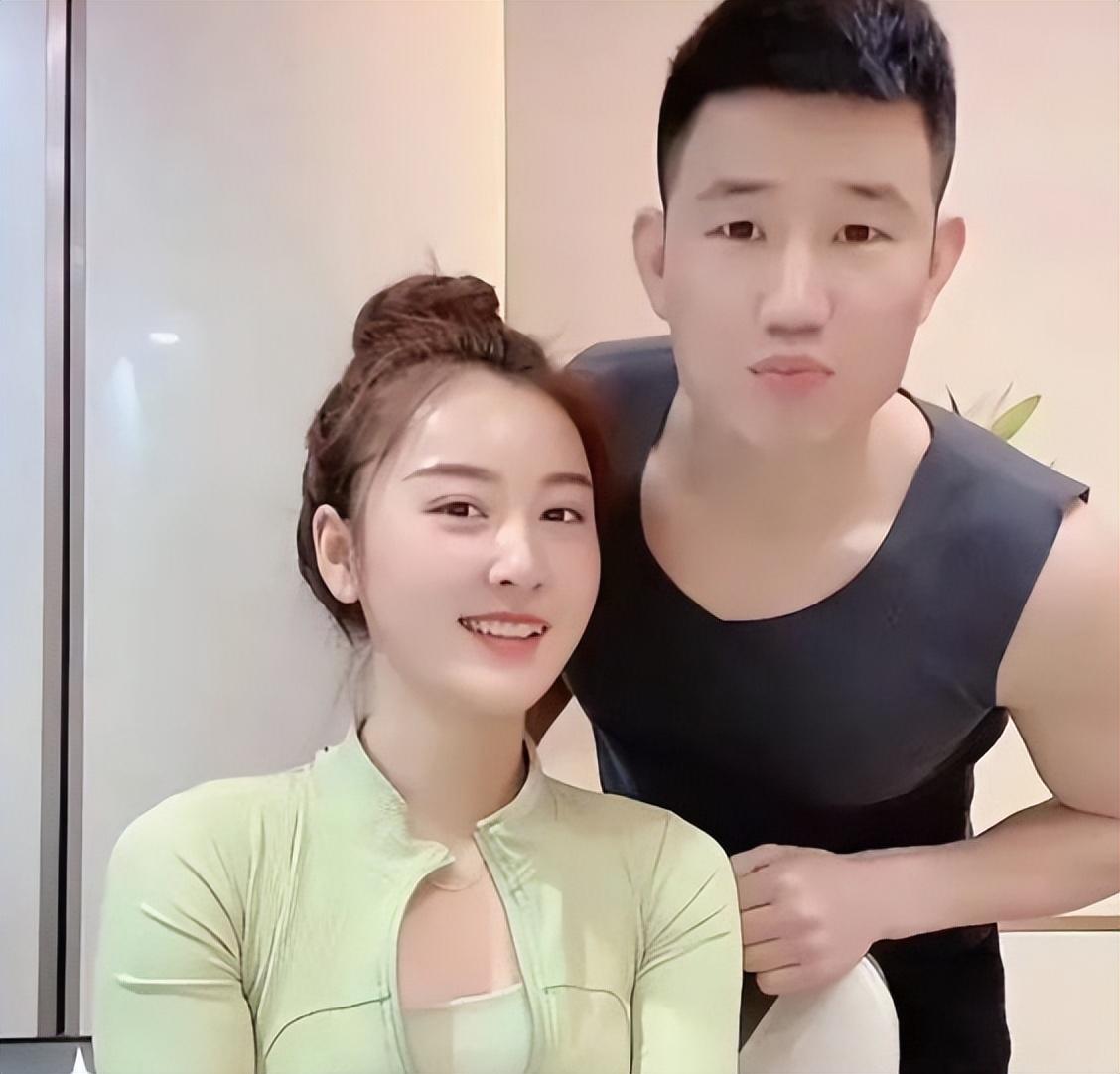 谢孟伟妻子叫什么名字呢（谢孟伟妻子叫啥名字）