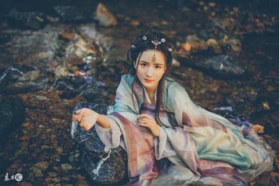 ​丫鬟挨打的故事（丫鬟自作主张把公主带进主子寝宫）