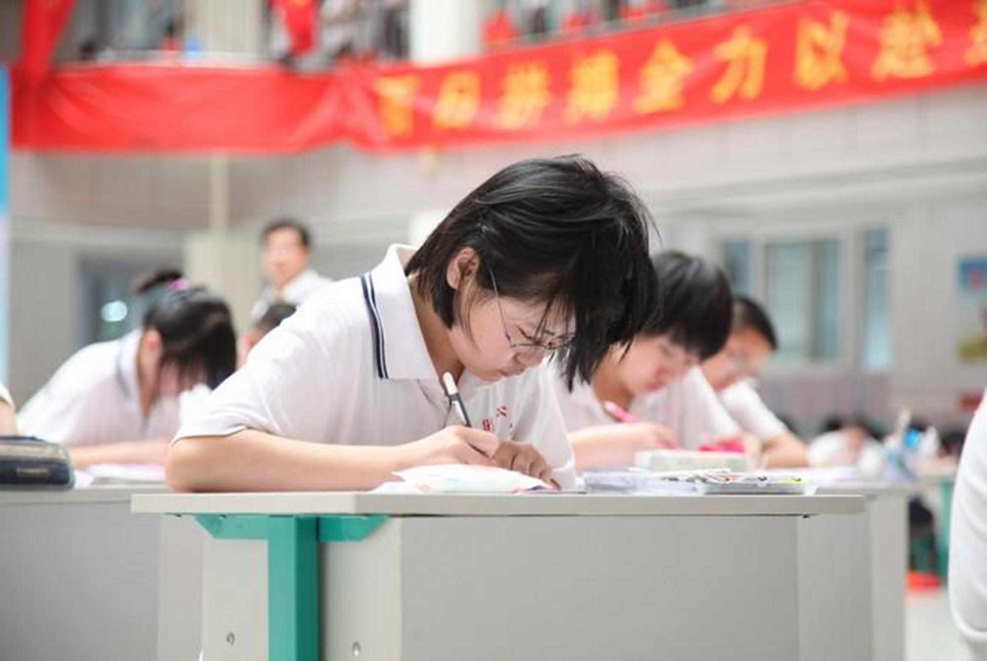 高考穿衣有什么讲究（高考适合穿什么样的衣服）