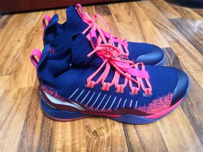 ​羽毛球鞋可以跑步穿吗(羽毛球鞋如何保养)