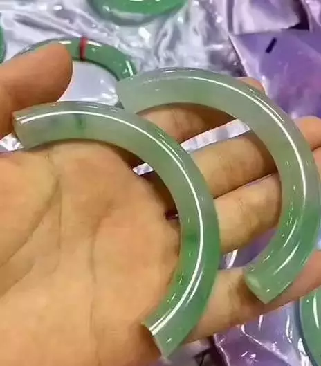 玉镯碎了代表什么征兆(玉镯碎了忌讳怎么处理)