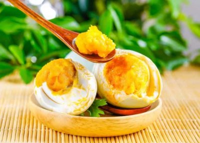 ​熟的咸鸭蛋煮多久（咸鸭蛋煮多久能熟）
