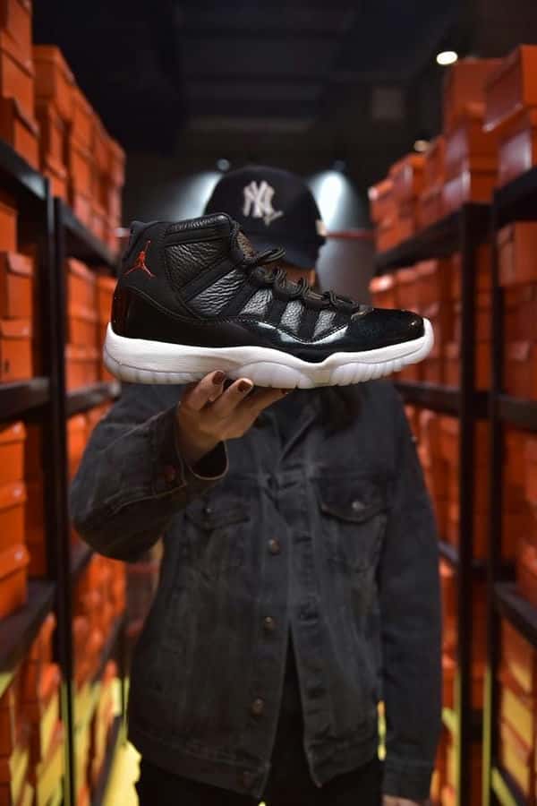 aj11白蛇鞋带系法视频（aj11鞋带系法）