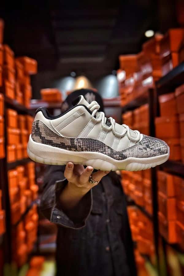 aj11白蛇鞋带系法视频（aj11鞋带系法）