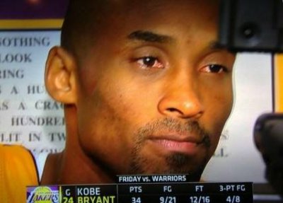 ​NBA令人泪目10大场面：科比跟腱断裂眼眶红润，韦德给膝盖敬香槟