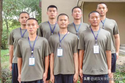 ​热血！湖北学霸“七兄弟”：考入同所985，如今携手参军，共赴军营！