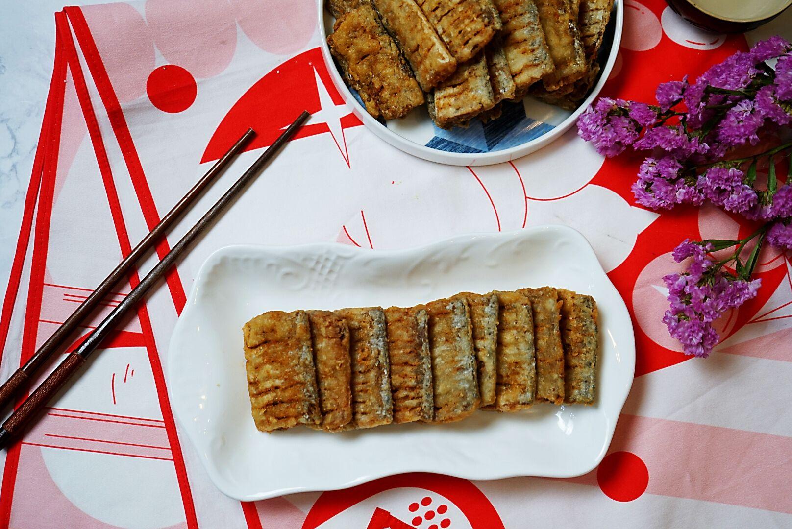 带鱼怎么做刺就酥了 ，鱼刺都酥香，临近假日学一手，家人爱吃