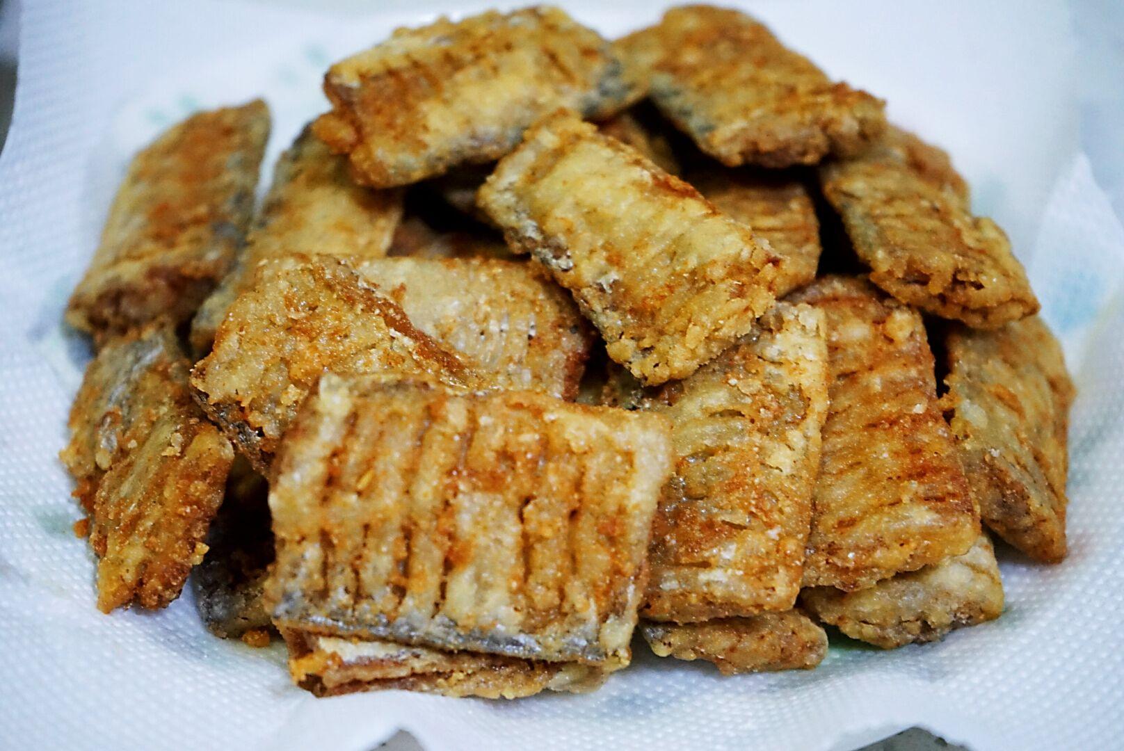 带鱼怎么做刺就酥了 ，鱼刺都酥香，临近假日学一手，家人爱吃