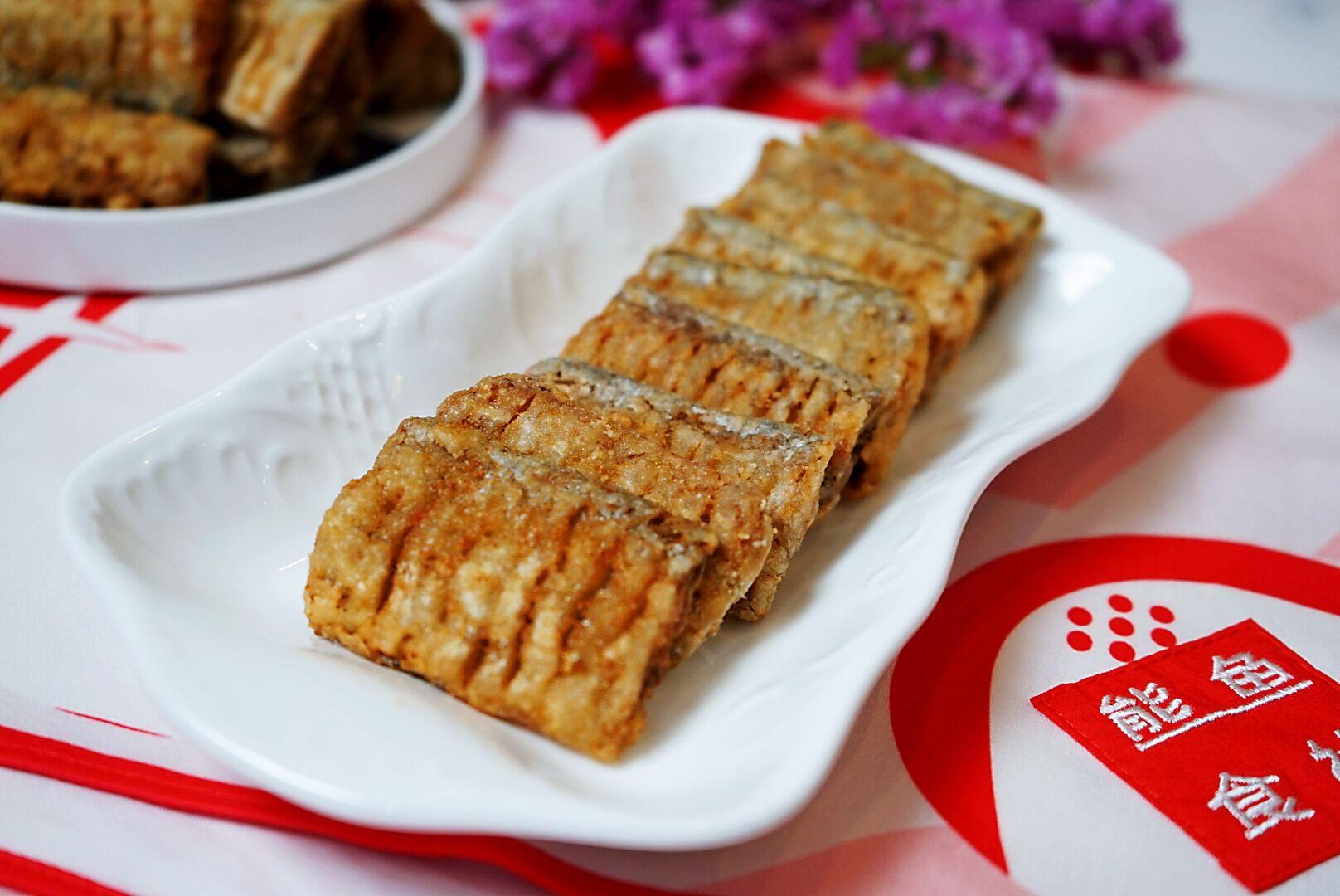 带鱼怎么做刺就酥了 ，鱼刺都酥香，临近假日学一手，家人爱吃