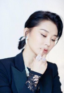 ​许晴：惊艳妩媚，性感迷人的高清写真图片