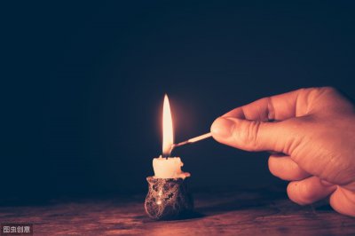 ​花有重开日人无再少年的意思（花有重开日人无再少年的意思 爱情）