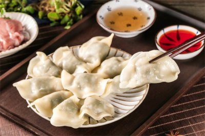 ​冻饺子的正确煮的方法 冻饺子浮起来还要煮多久
