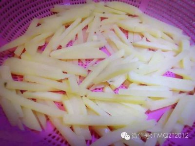 ​如何自制薯条？教你一个超简单的做法，外酥里嫩和KFC的口感差不多哦