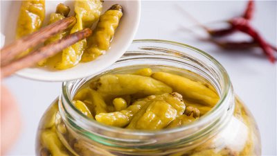 ​辣椒怎样腌制最好吃并且还能长期存放 怎么腌制生辣椒放一年