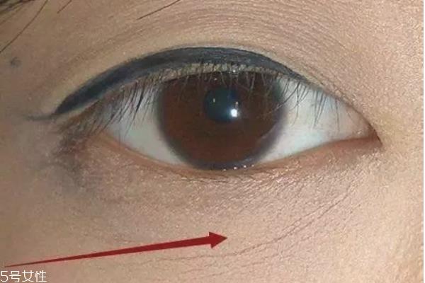 怎么化妆显脸小 这样化妆瘦脸