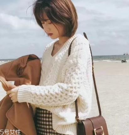 单肩包怎么背好看 这几种搭配都很流行