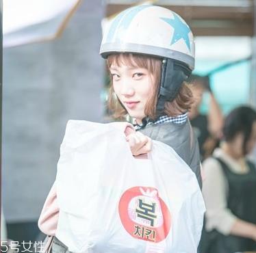 李圣经同款短发怎么打理？吹头发的时候尽量吹发根
