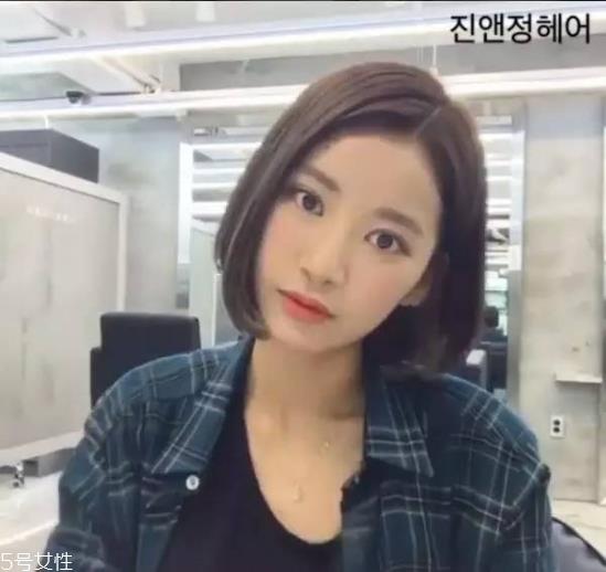 李圣经同款短发怎么打理？吹头发的时候尽量吹发根