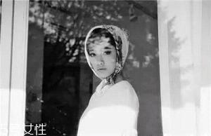 奥黛丽赫本妆容怎么画教程 时代经典复古妆容