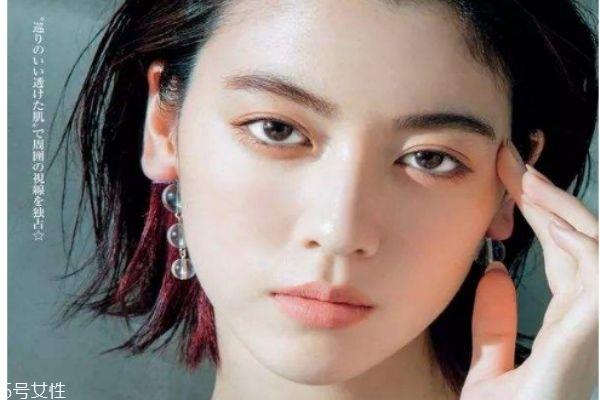 秋冬约会必备韩式妆容 韩系酒红色妆容的画法
