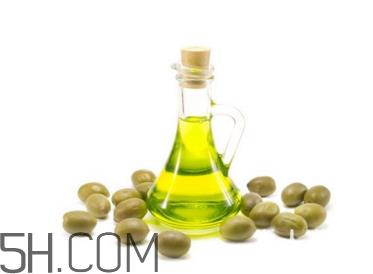 不同发质使用哪种精油好？护发素和护发精油的区别