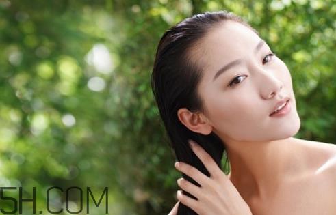 不同发质使用哪种精油好？护发素和护发精油的区别