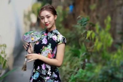 ​40岁的女人如何穿衣搭配和保养自己更显气质