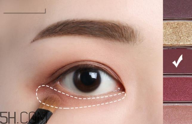 怎样化妆遮黑眼圈眼袋 化了妆还这么丧？