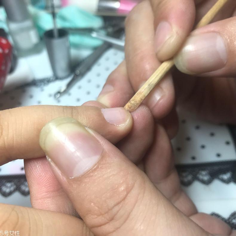 短指甲怎么上色？短指甲上色详细步骤