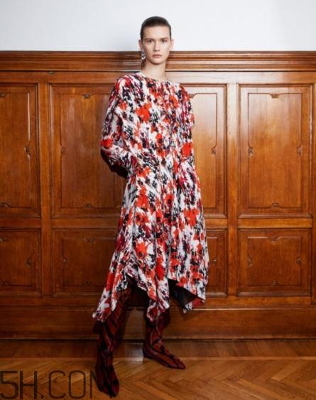 roberto cavalli2018早秋服装系列好看吗_有哪些款式？