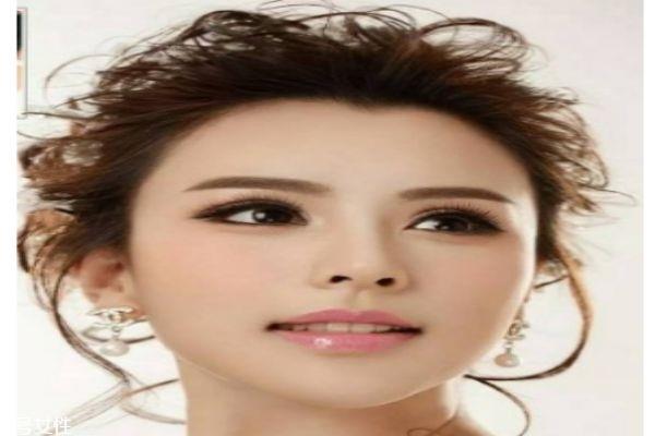 结婚时应该画什么妆呢 新娘妆有什么讲究吗