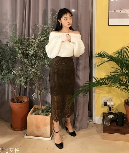 蕾丝半身裙配什么上衣好看？瞬间气质脱俗