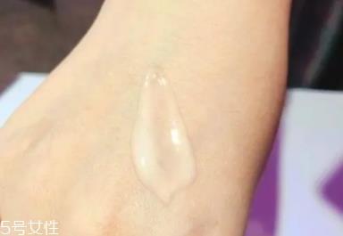 雅诗兰黛线雕精华和小棕瓶哪个好？一起使用效果佳