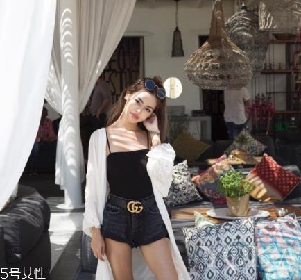 黑色短裤配什么上衣？黑色短裤上衣怎么搭配？