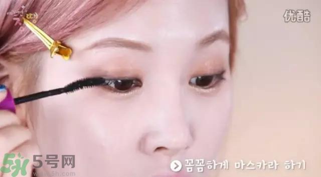 戴眼镜怎么化妆？眼镜妆怎么画