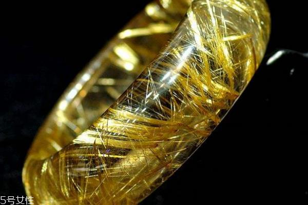 金钛晶的功效与作用 招财辟邪好处多