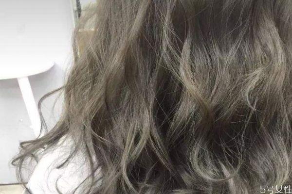 烫头发后掉发是什么原因 烫头之后掉发严重怎么回事